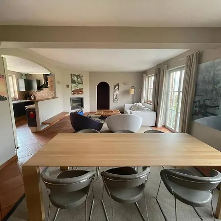 Maison Au Milieu D Un Paysage 펜션 *